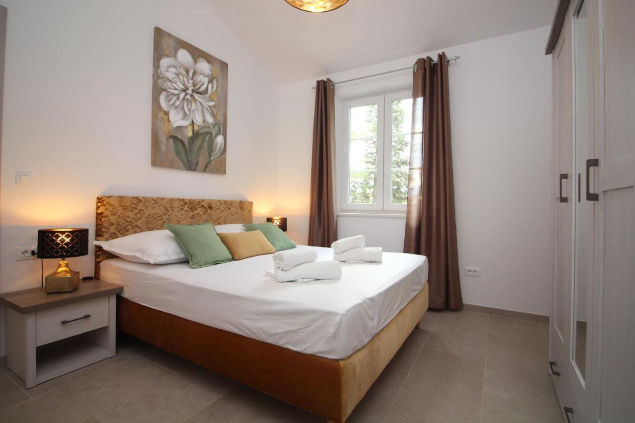 Villa Beachfront Sea Palace Kaštela Exteriér fotografie