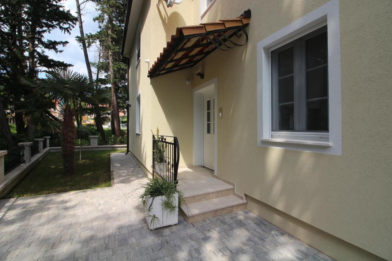 Villa Beachfront Sea Palace Kaštela Exteriér fotografie